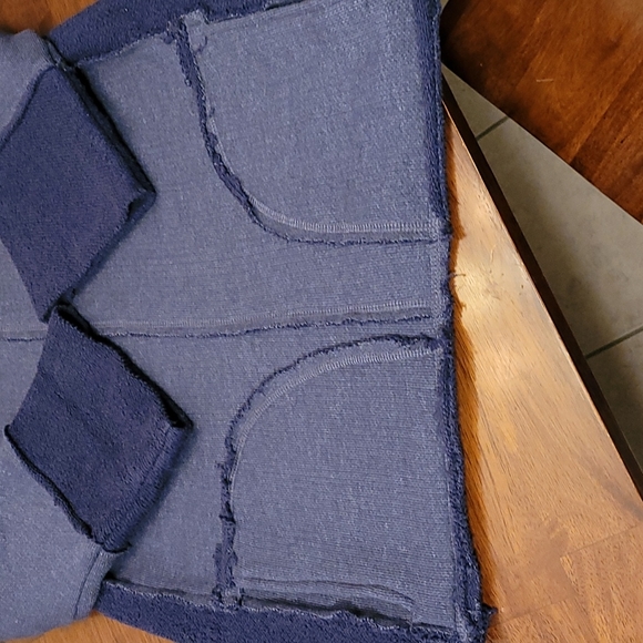 SOFT surroundings tunic top. Dark blue.  Wear with leggings or jeans - Picture 7 of 11